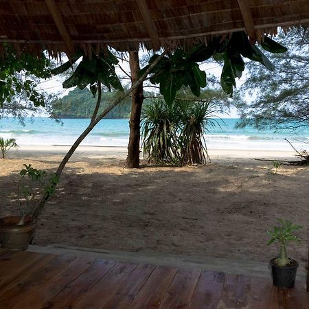 Hôtel Tawan Bar And Bungalow à Ko Phra Thong Extérieur photo