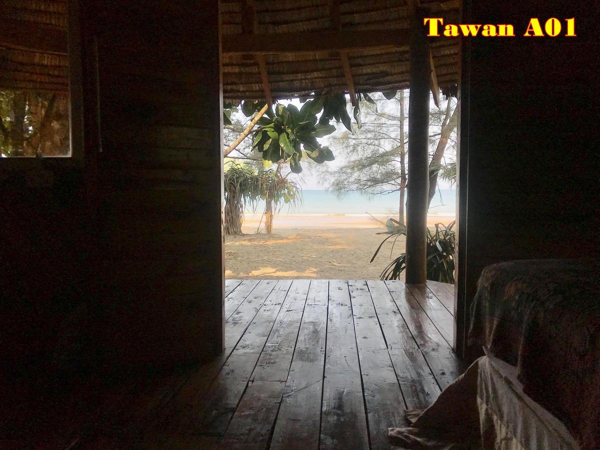 Hôtel Tawan Bar And Bungalow à Ko Phra Thong Extérieur photo