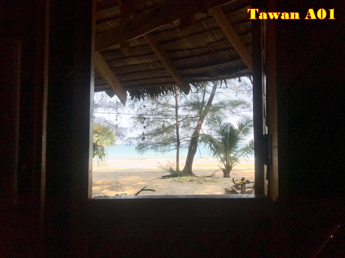 Hôtel Tawan Bar And Bungalow à Ko Phra Thong Extérieur photo