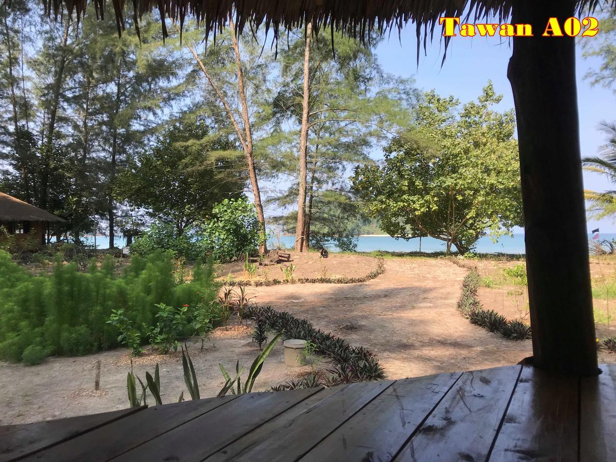 Hôtel Tawan Bar And Bungalow à Ko Phra Thong Extérieur photo